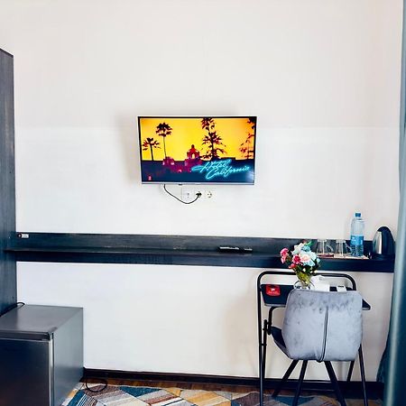Nava Hotel 耶烈万 外观 照片