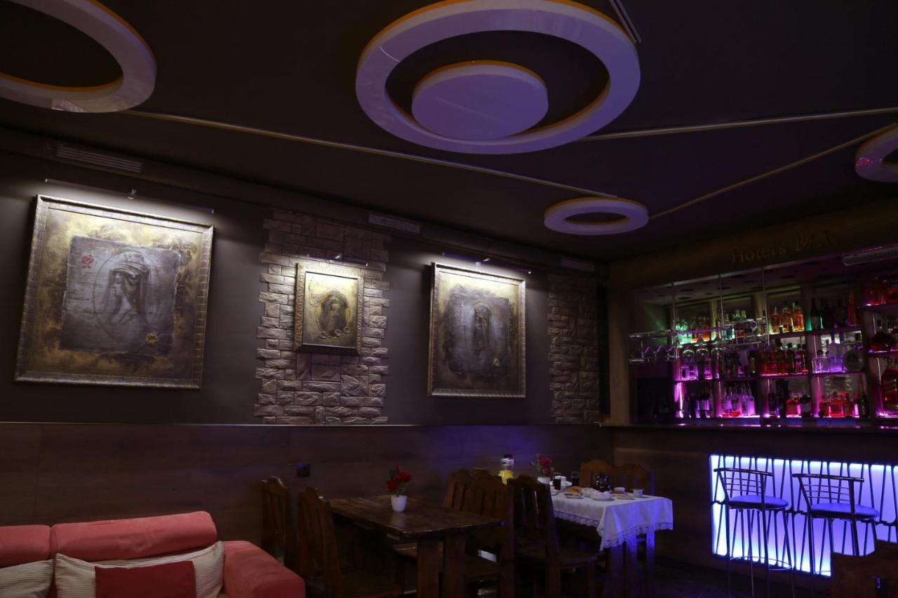 Nava Hotel 耶烈万 外观 照片