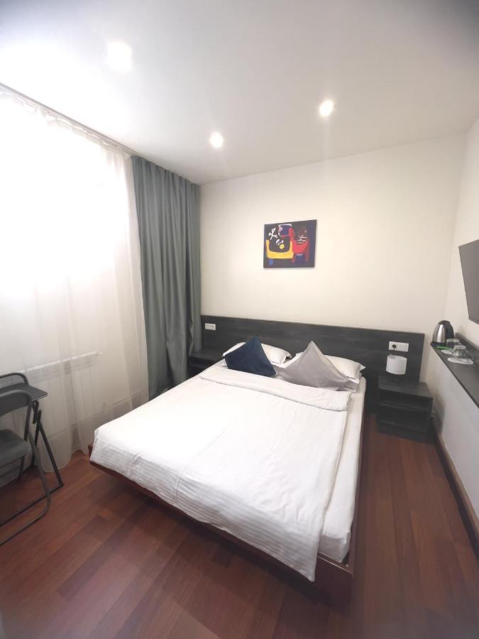 Nava Hotel 耶烈万 客房 照片
