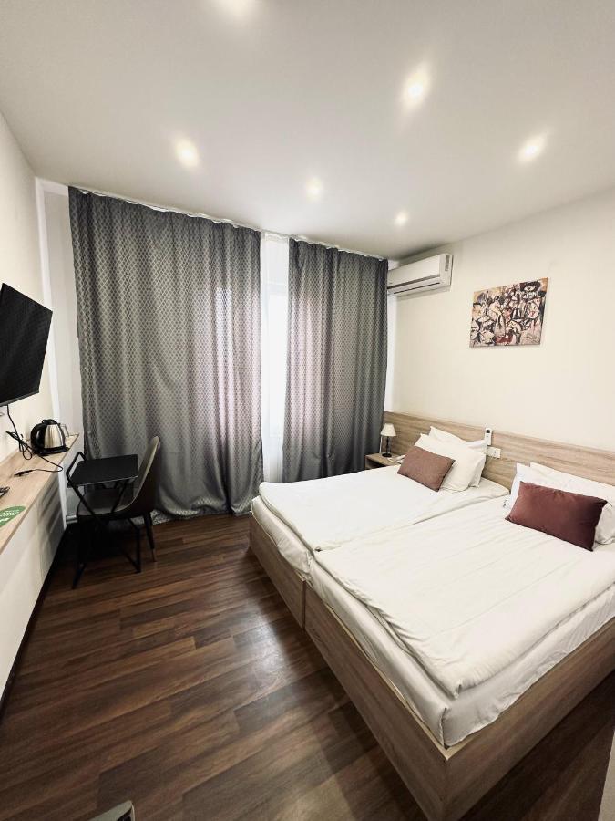 Nava Hotel 耶烈万 外观 照片