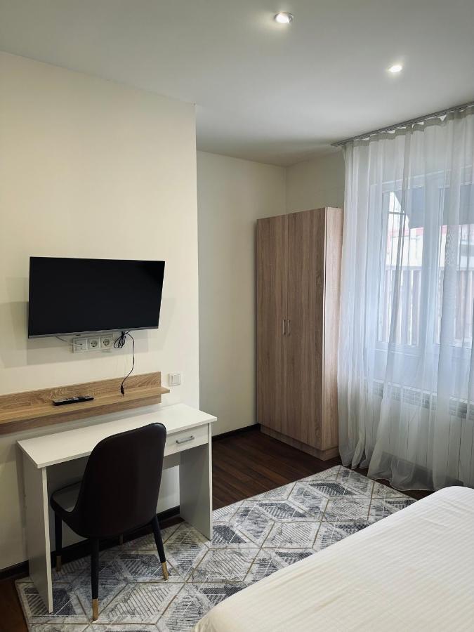 Nava Hotel 耶烈万 外观 照片
