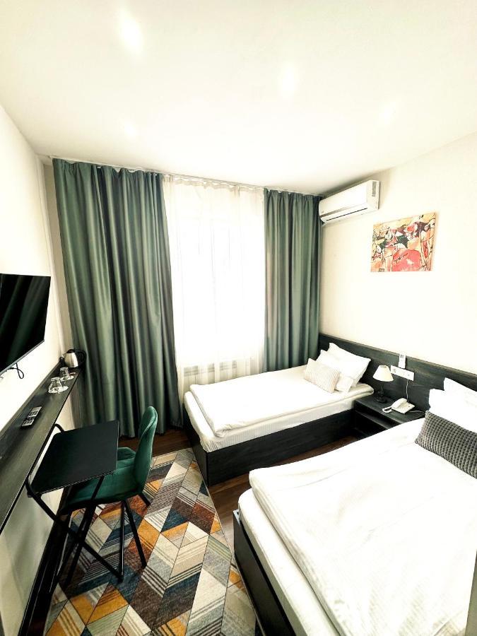 Nava Hotel 耶烈万 外观 照片