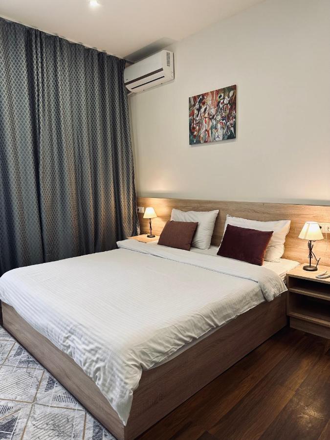 Nava Hotel 耶烈万 外观 照片