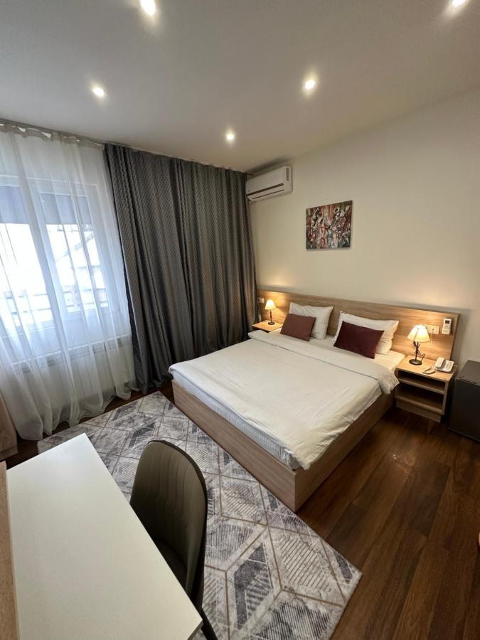Nava Hotel 耶烈万 外观 照片