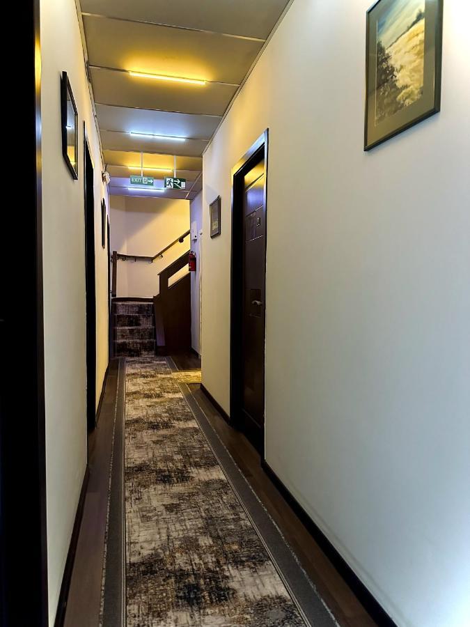 Nava Hotel 耶烈万 外观 照片
