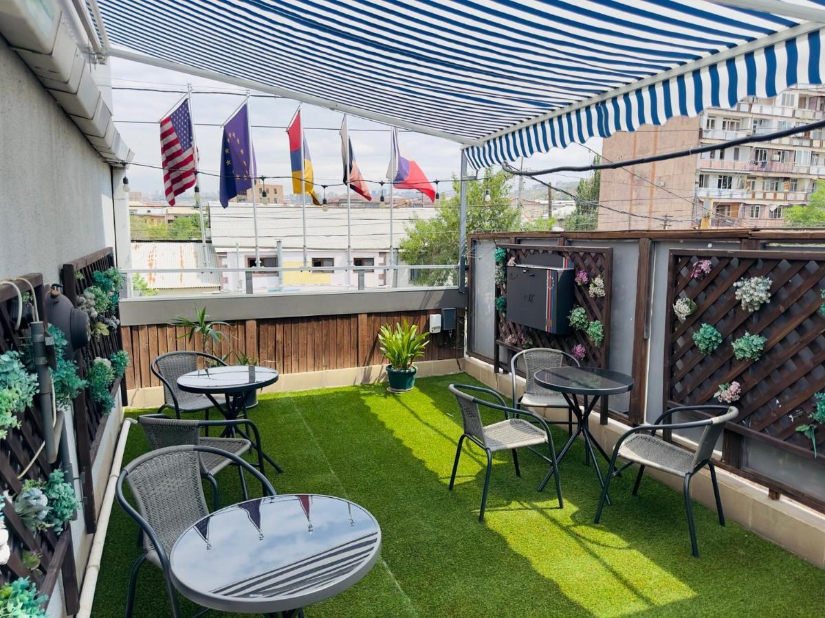 Nava Hotel 耶烈万 外观 照片