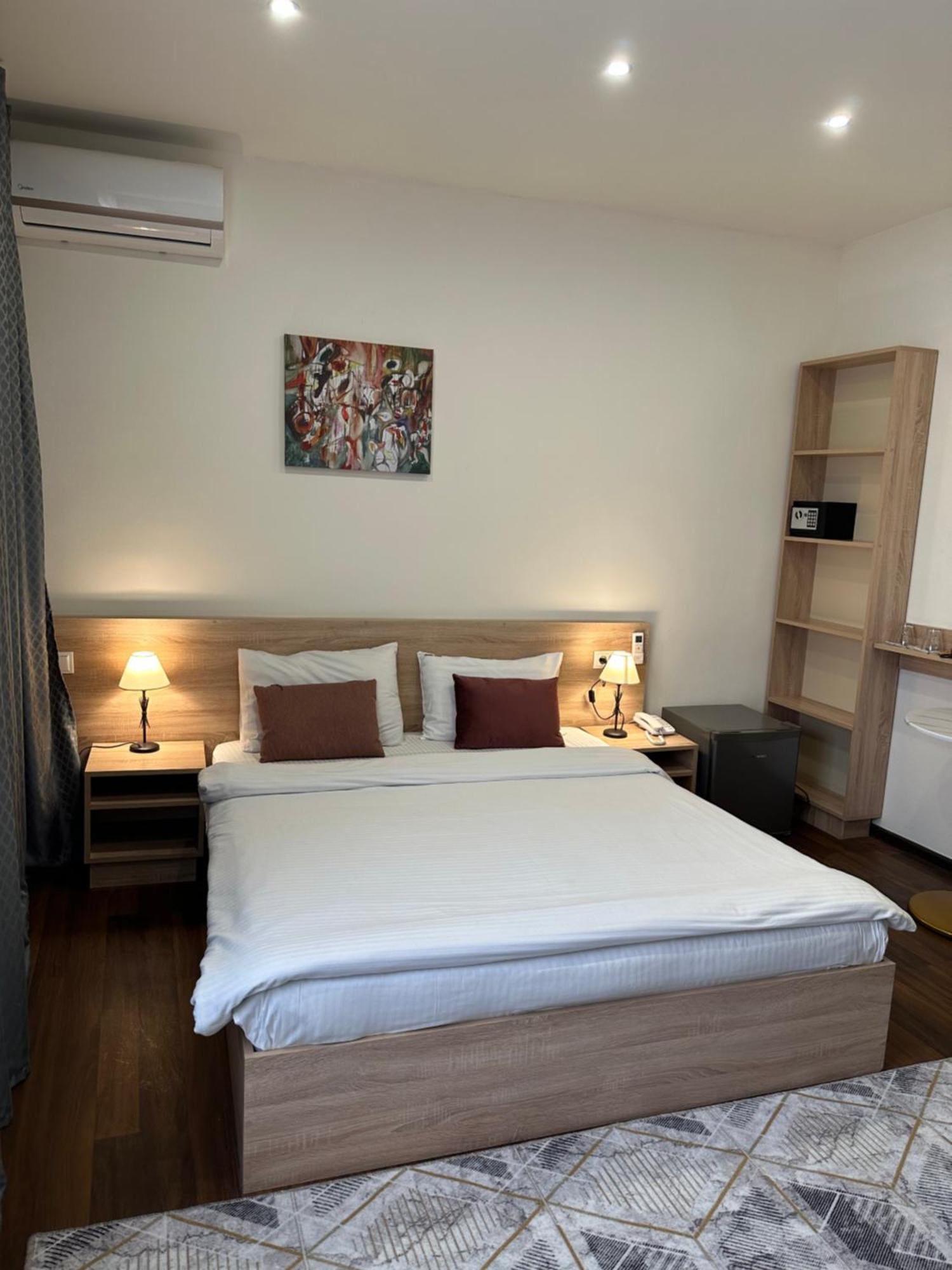 Nava Hotel 耶烈万 客房 照片