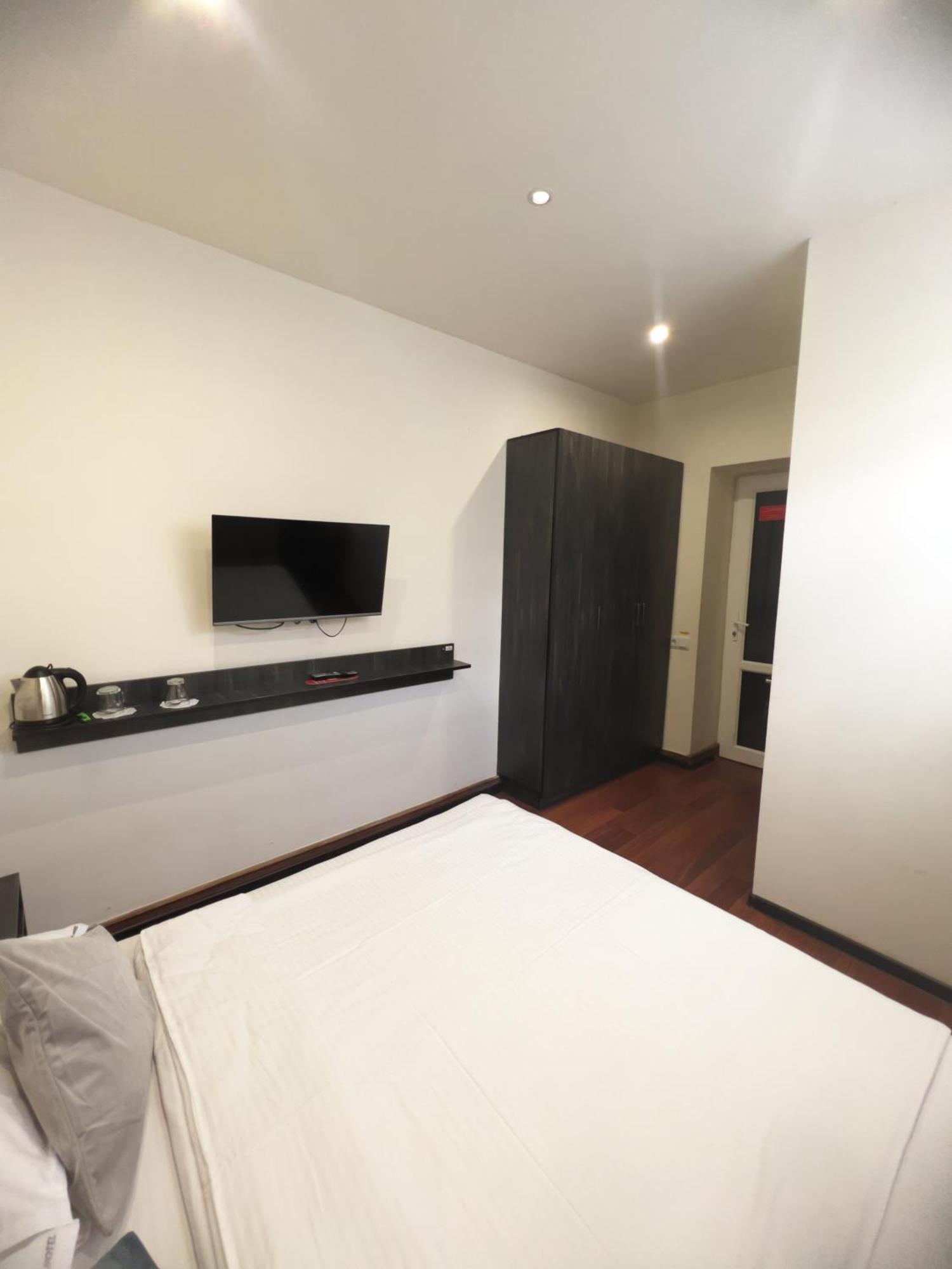 Nava Hotel 耶烈万 客房 照片