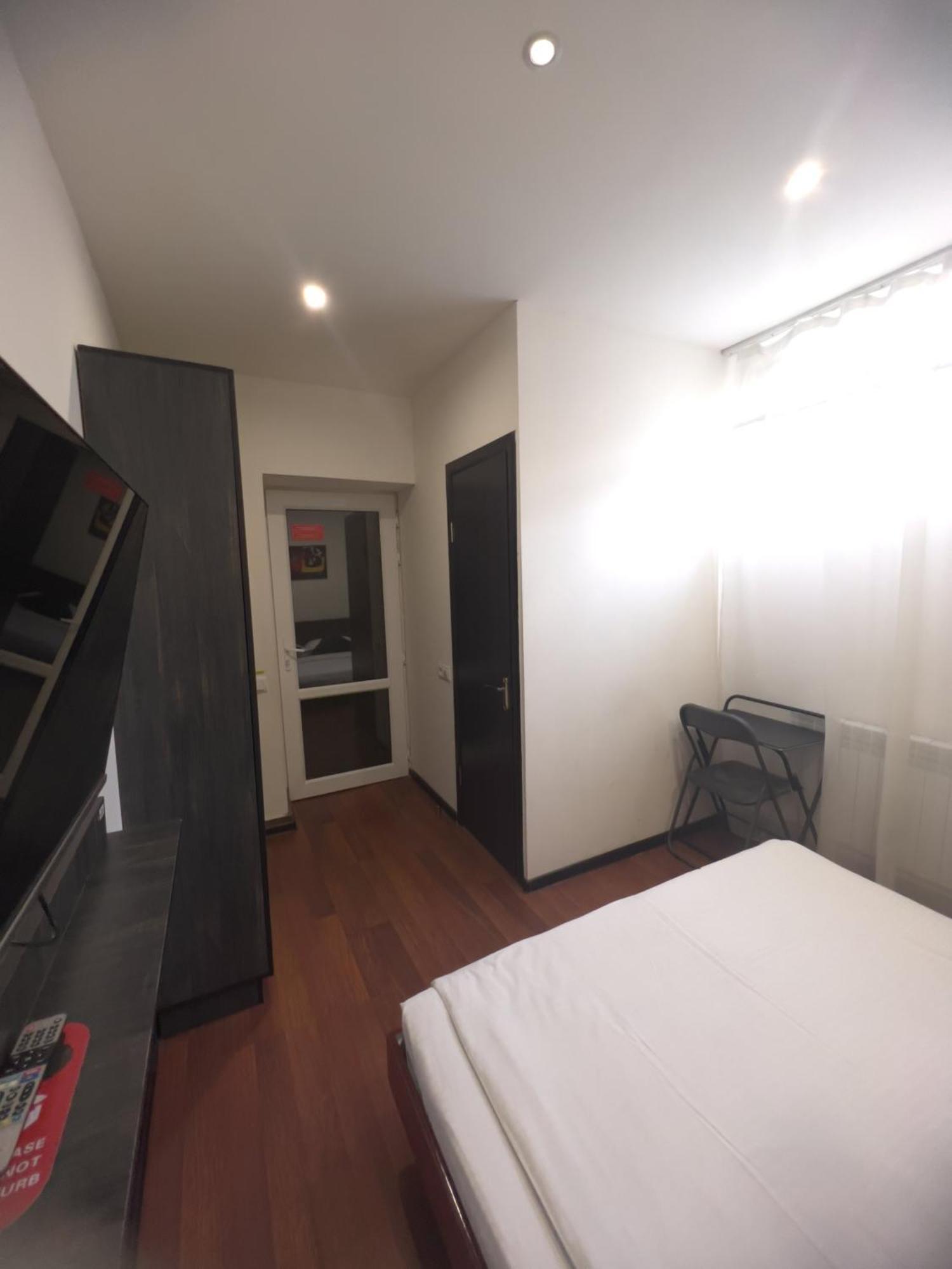 Nava Hotel 耶烈万 客房 照片