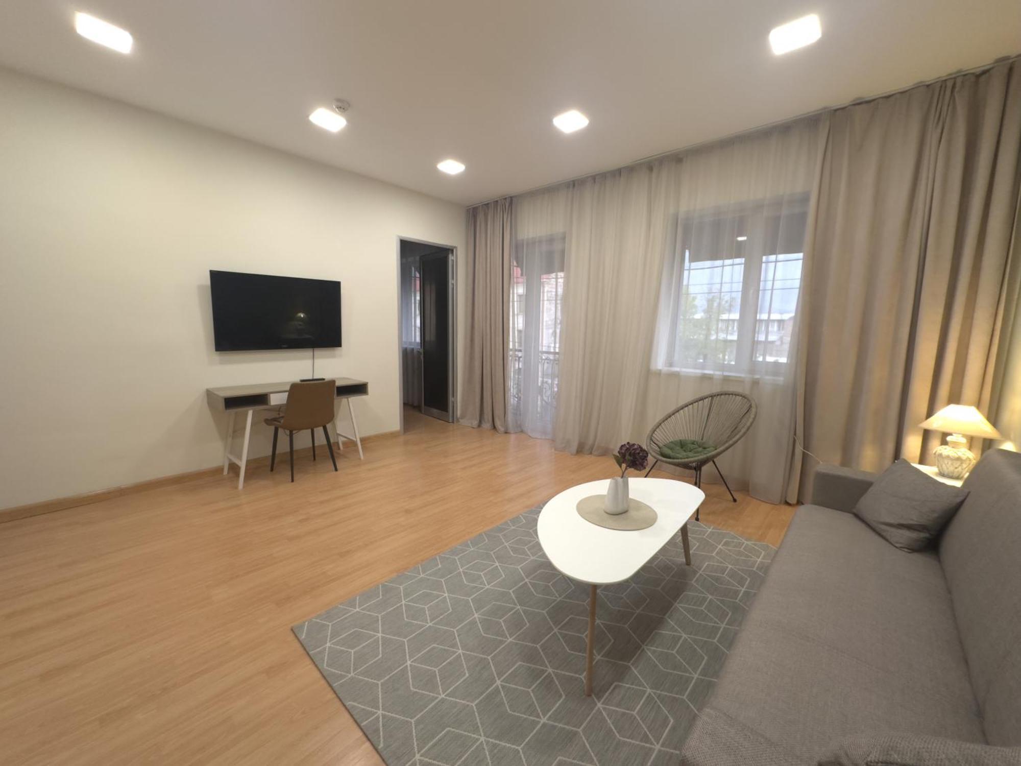 Nava Hotel 耶烈万 外观 照片