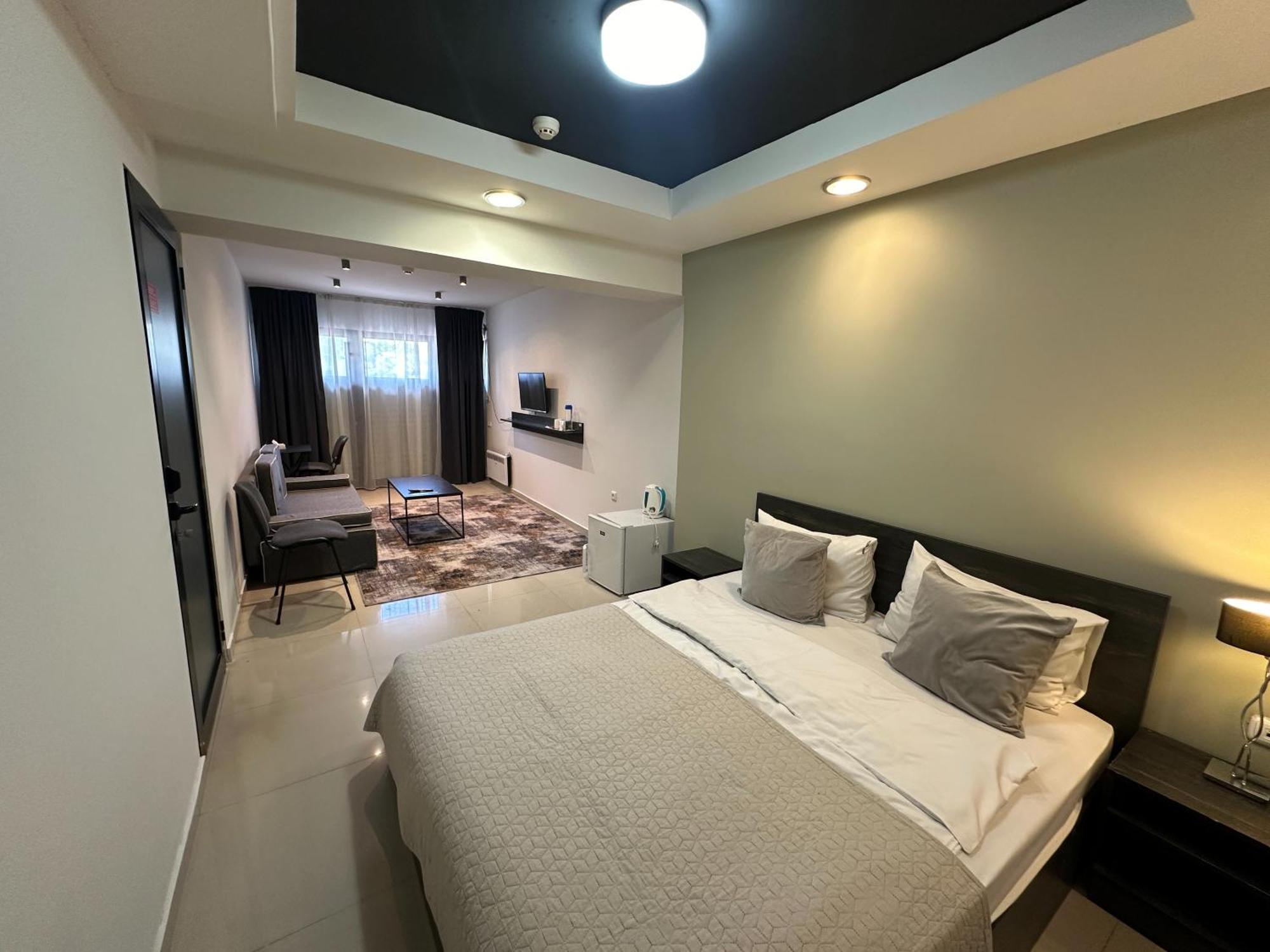 Nava Hotel 耶烈万 外观 照片