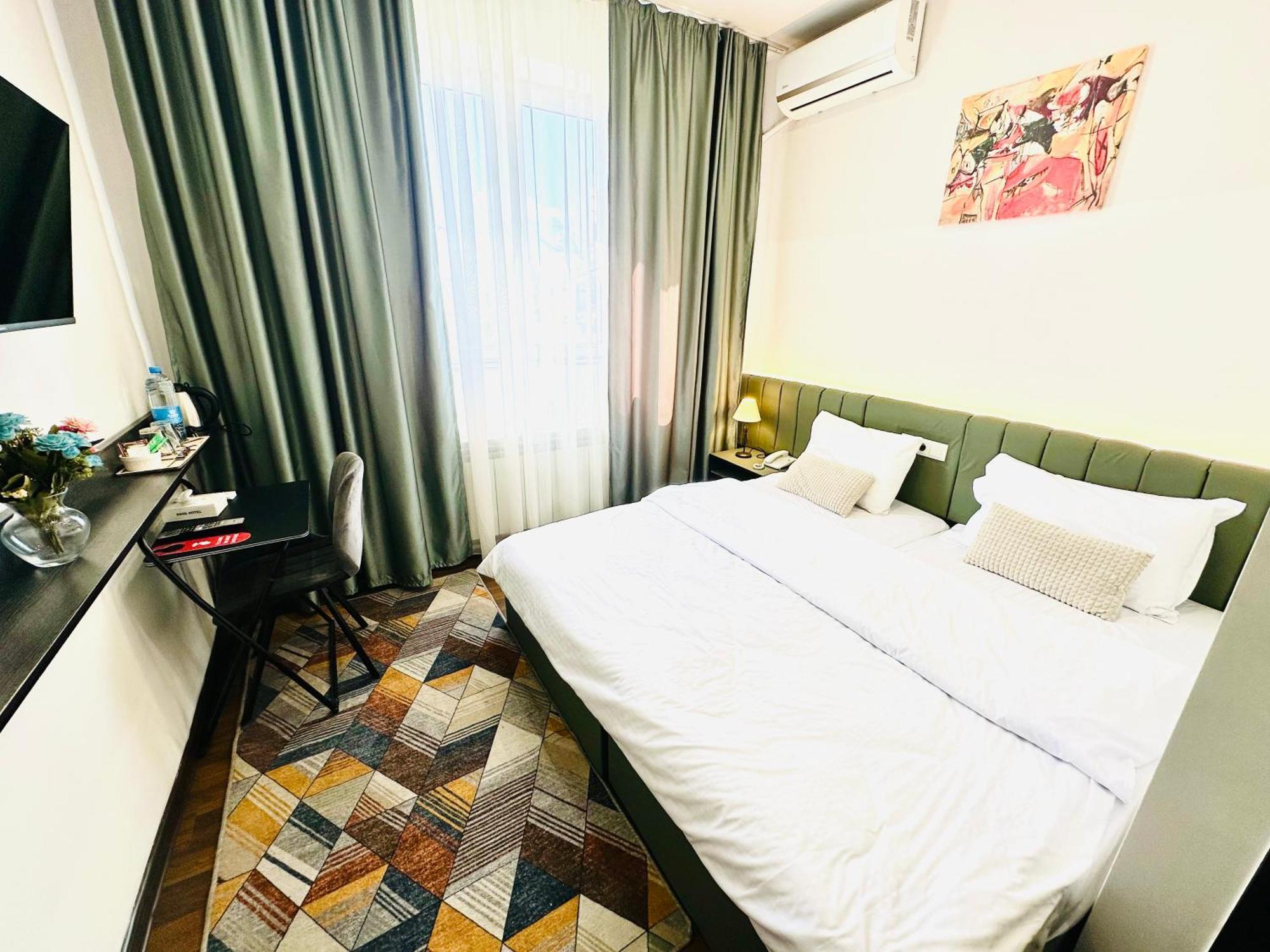Nava Hotel 耶烈万 外观 照片