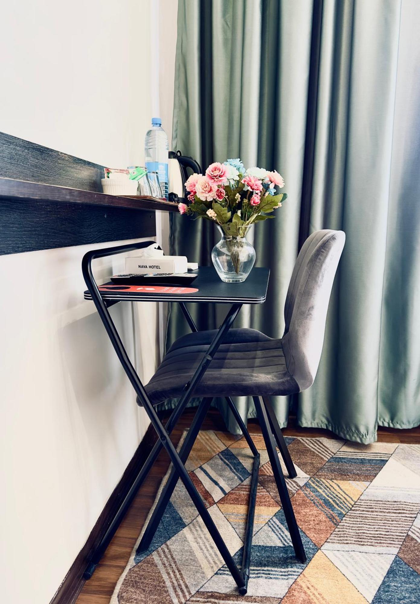 Nava Hotel 耶烈万 外观 照片