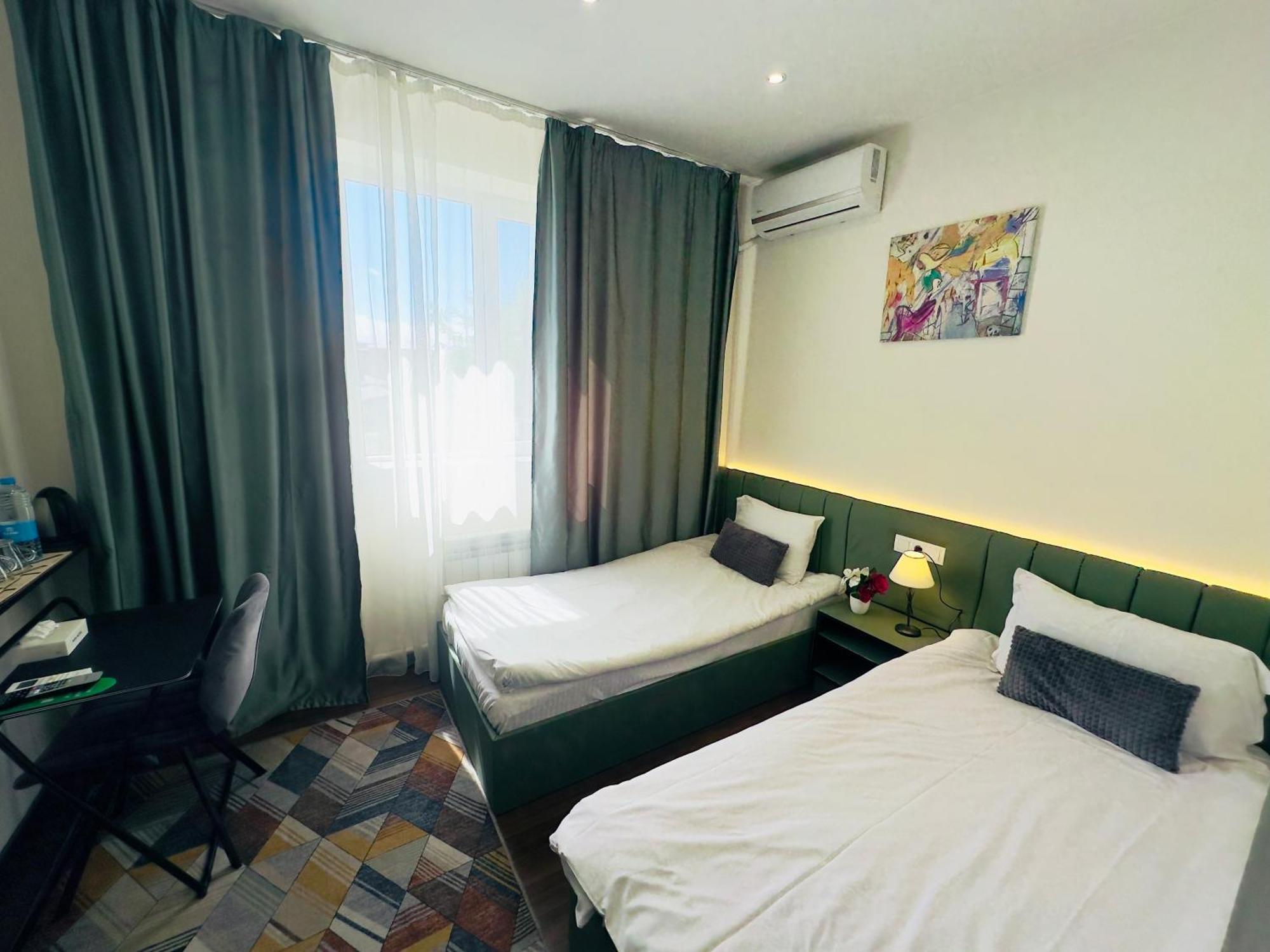Nava Hotel 耶烈万 外观 照片